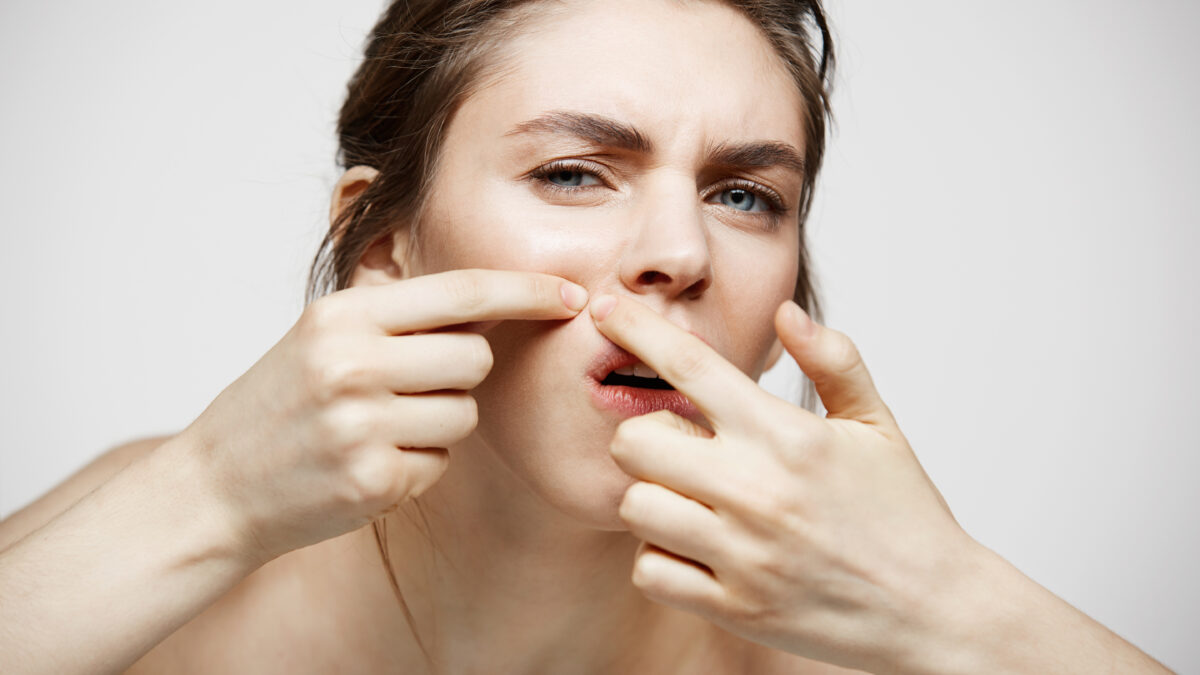 “Dermatologist explaining why popping pimples causes scars – acne scar treatment in Mira Road and Mumbai”